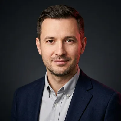 Иван Петров портрет эксперта по автострахованию 400x400